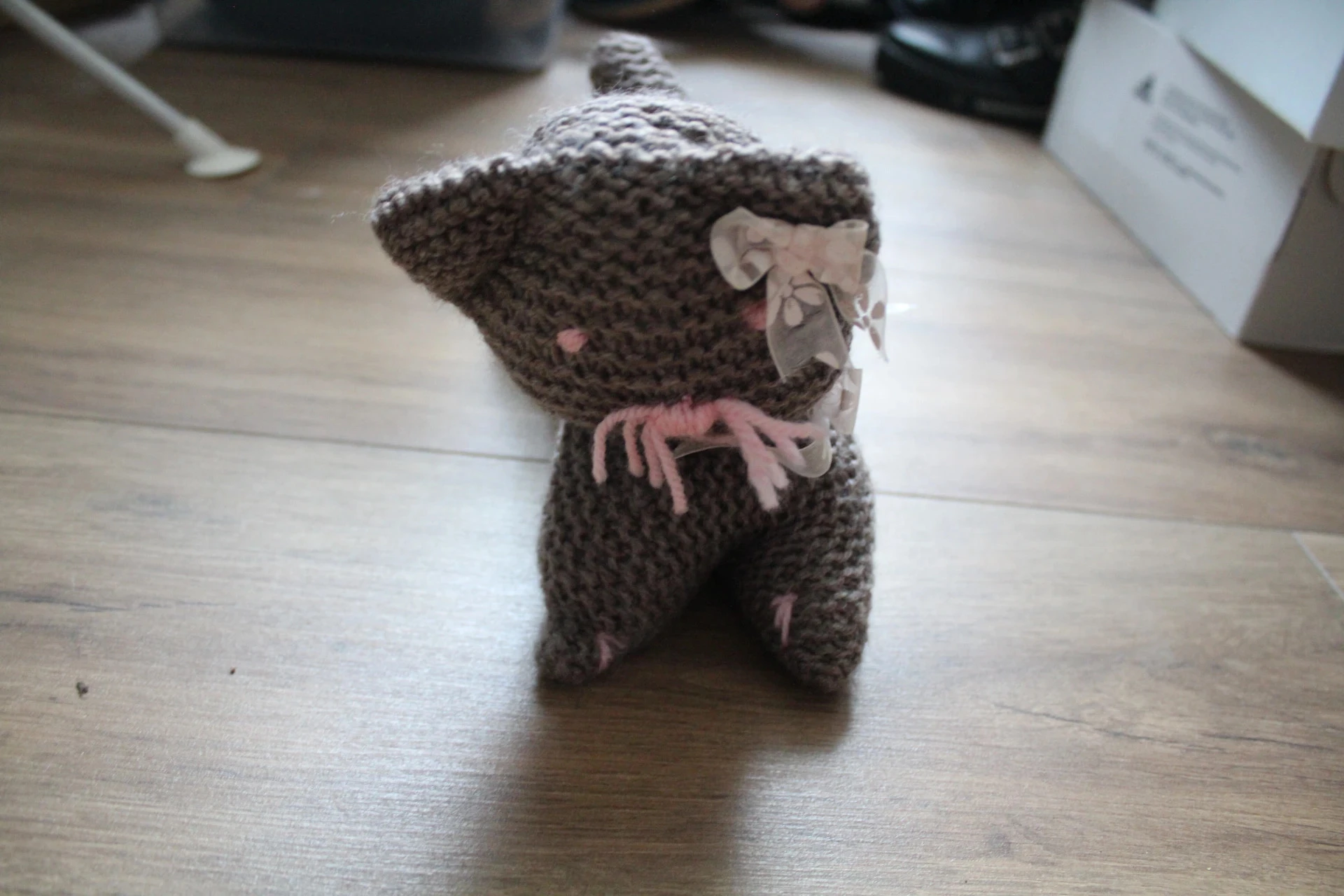 Doudou Chat en tricot fait main - Marron et Rose – photo 3